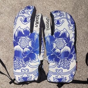Blue Floral Women's Mittens